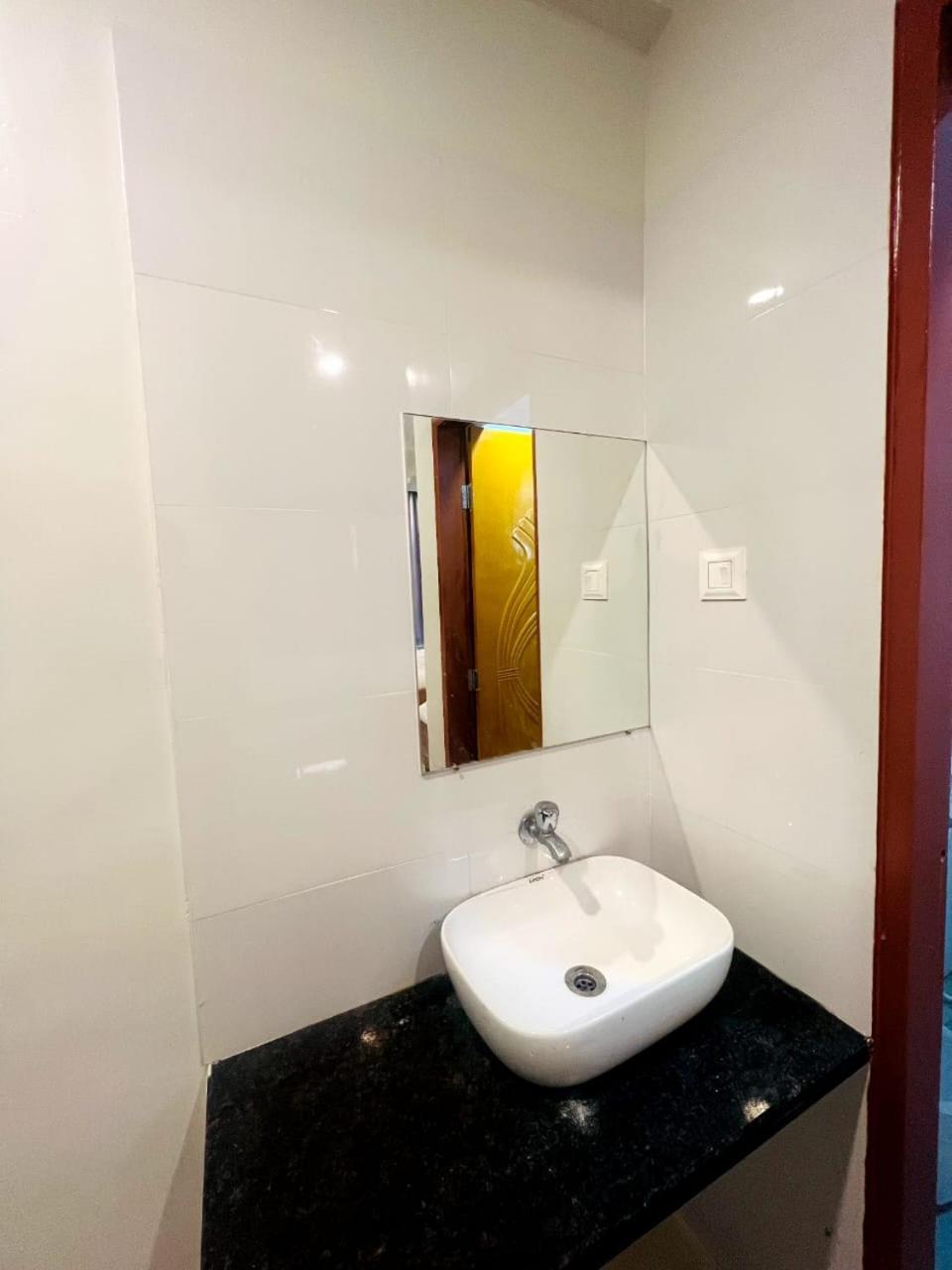 Hotel Sai Smruti Shirdi Exterior foto